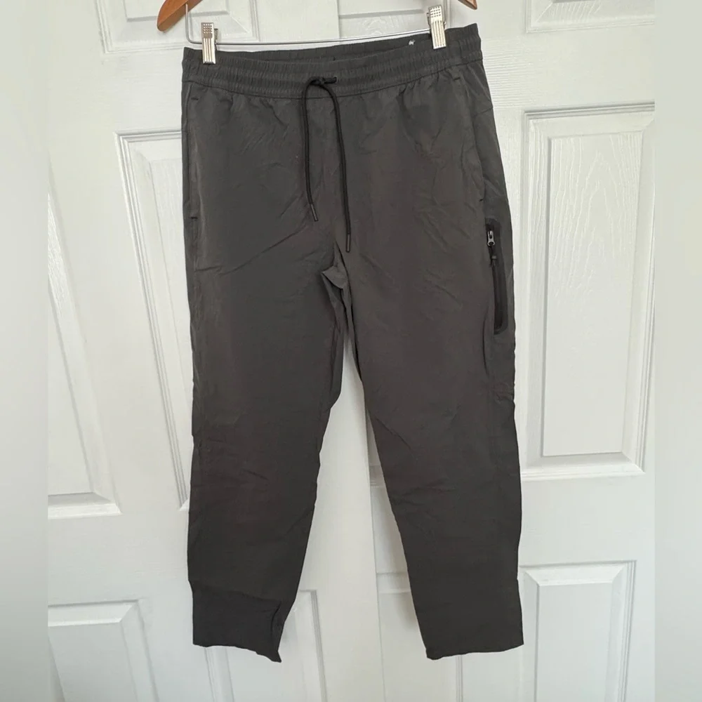 Men’s M Old Navy Active Sweatpants Joggers Bundle Gray Tapered Zip Pocket 2-Pack - Picture 8 of 14